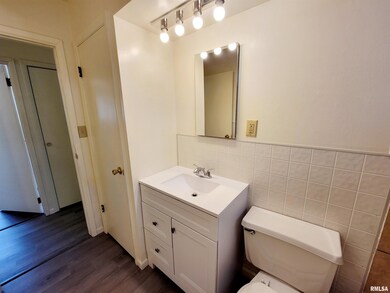 806 S College St, Lincoln, IL 62656 - photo 7