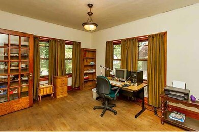 Studio/Study/Office. Tons of room in the 1st floor