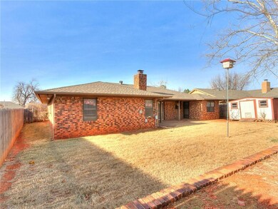 12008 Camelot Dr, Oklahoma City, OK 73120 - photo 5