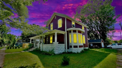 Beautiful front of house.