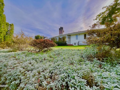 2418 1st St, Tillamook, OR 97141 - photo 2