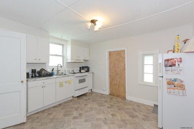 118 S Lake Ave, Albany, NY 12208 - photo 5