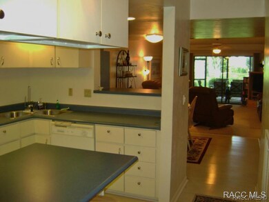 Breakfast Bar to Liv. Area