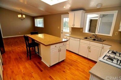 219 Wellesley Ln, Costa Mesa, CA 92626 - photo 3