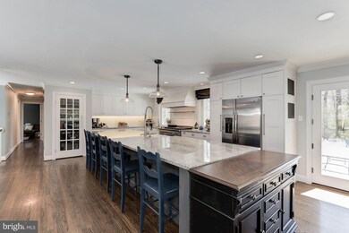 9119 Hamilton Dr, Fairfax, VA 22031 - photo 5