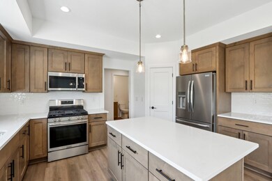 N174W20608 Laurel Springs Cir, Jackson, WI 53037 - photo 4