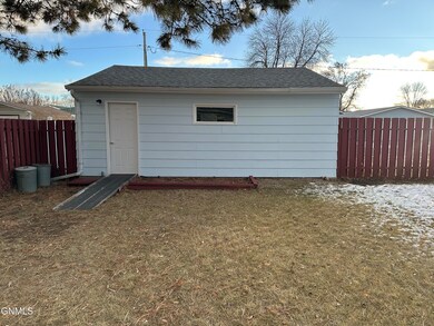 1301 15th St SW, Jamestown, ND 58401 - photo 4