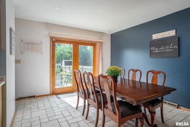 2417 W 18th St, Davenport, IA 52804 - photo 7