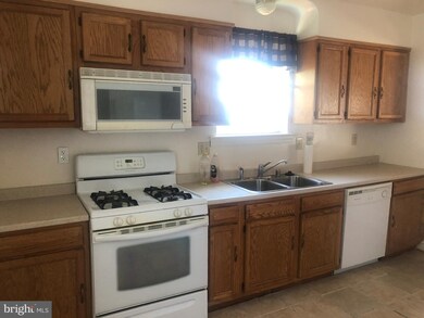 6211 Joyce Dr, Temple Hills, MD 20748 - photo 6