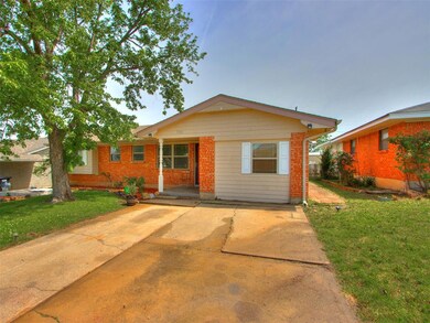 View of front of home featuring a front yard