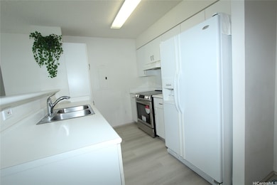 Kitchen has a brand new range/oven & 25 cu ft refr