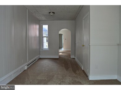 542 Locust St, Reading, PA 19604 - photo 2