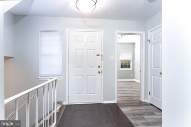 10424 Parthenon Ct, Bethesda, MD 20817 - photo 6