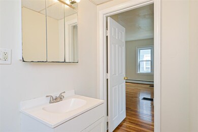 43 Kinsley St, Nashua, NH 03060 - photo 7