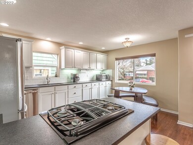 8105 N Fenwick Ave, Portland, OR 97217 - photo 5