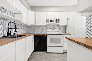 107 E Willowick Ave unit 2, Friendswood, TX 77546 - photo 7