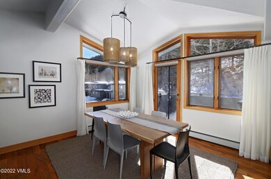 the_woods_a3_dining