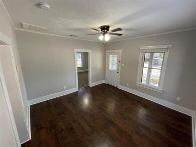 320 N Brazos Ave, Cleburne, TX 76031 - photo 6