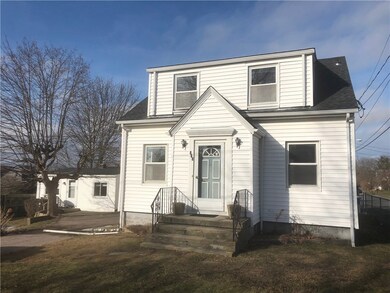 216 Reservoir Rd unit 1, Middletown, RI 02842 - photo 2