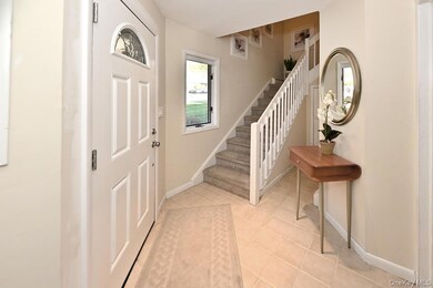 13 Meadowlark Cir unit 8C, Peekskill, NY 10566 - photo 6