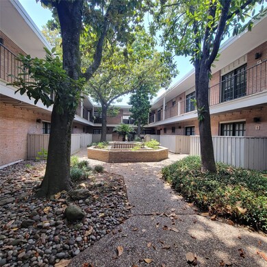 1801 Cortlandt St unit 10, Houston, TX 77008 - photo 2