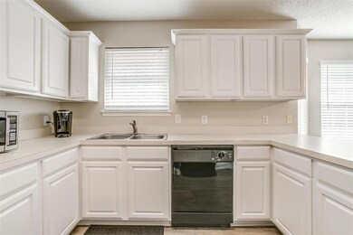 420 Dakota Dr, Joshua, TX 76058 - photo 7