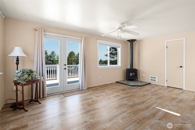 404 NE 4th St, Coupeville, WA 98239 - photo 7