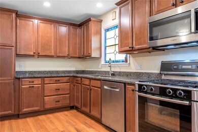 Fabulous kitchen - gorgeous cabinets, beautiful granite, Bosch appliances!!