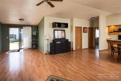 2940 SW Salmon Ave, Redmond, OR 97756 - photo 4