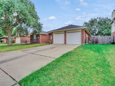 16715 Lighthouse View Dr, Friendswood, TX 77546 - photo 2