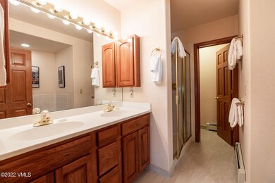 1834_glacier_ct_a_interior_bath04