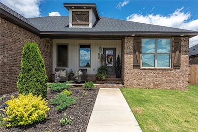 Covered Front porch perfect for the summer!