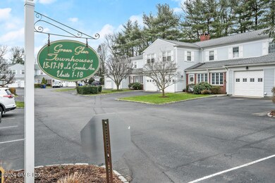 15 Le Grande Ave unit 4, Greenwich, CT 06830 - photo 2