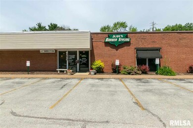 1977 Spruce Hills Dr, Bettendorf, IA 52722 - photo 2