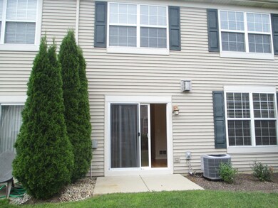 563 S Jade Ln unit 1105, Round Lake, IL 60073 - photo 2