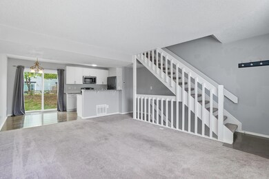 5041 Stoneybrook Blvd unit 9E, Hilliard, OH 43026 - photo 2