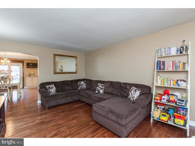 817 Surrey Ln, Glenolden, PA 19036 - photo 5