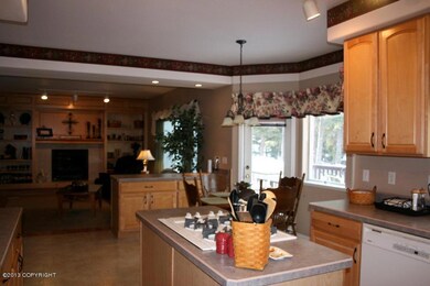 Kitchen to family rm