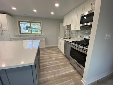 unlisted-address, Schaumburg, IL 60193 - photo 6