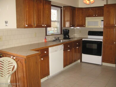 Comm Kitchen