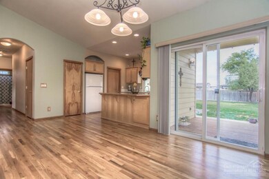 1821 NW Jackpine Ave, Redmond, OR 97756 - photo 5