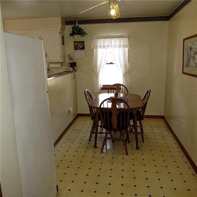 Dining Room - The 12X7 Dining area is open to the 