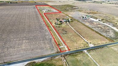 15620 Harry Lind Rd, Elgin, TX 78621 - photo 2