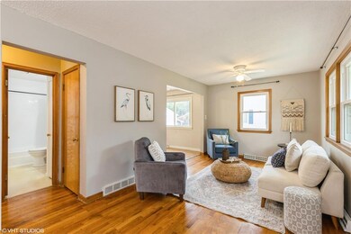 2109 E 23rd St, Des Moines, IA 50317 - photo 3