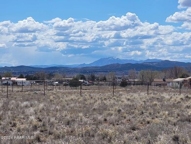 605 W Iris Rd, Paulden, AZ 86334 - photo 3