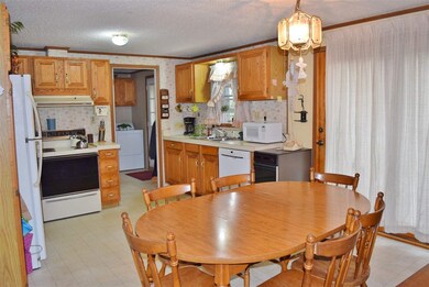 76 Mechanic St, Lancaster, NH 03584 - photo 5