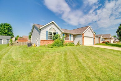 124 Ridge Dr, Maryville, IL 62062 - photo 2