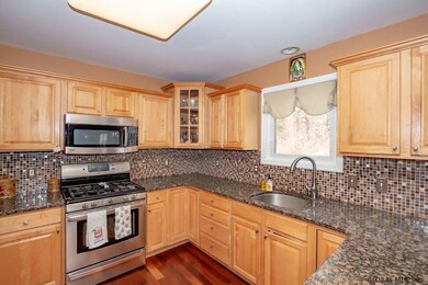 6946 Suzanne Ct, Schenectady, NY 12303 - photo 6