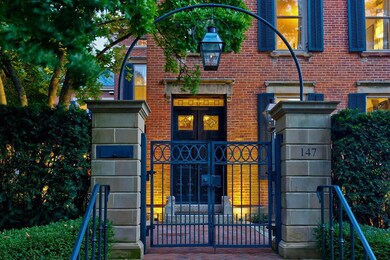 147 E Deshler