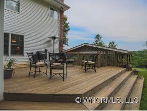 REAR DECK OFF DINING